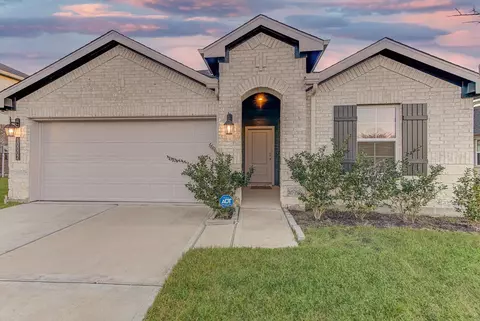 10002 Palm Royal Dr, Baytown, TX 77521