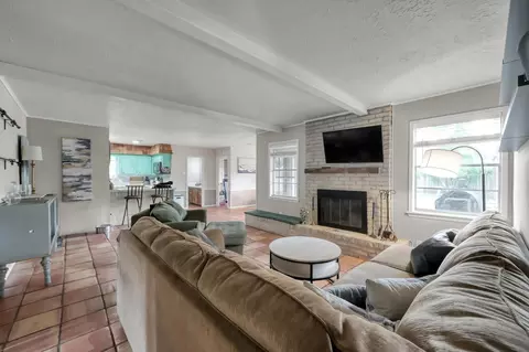 Living - 25610 Walnut Grove Cir, Spring, TX 77380 photo 3 of 3