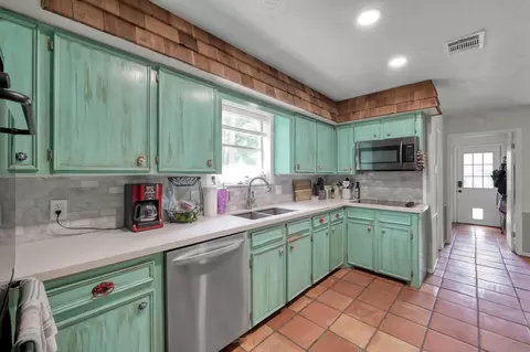 Kitchen - 25610 Walnut Grove Cir, Spring, TX 77380 photo 1 of 3