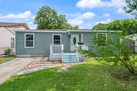 820 12th Ave N, Texas City, TX 77590