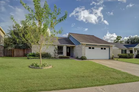 2803 Custer Dr, League City, TX 77573