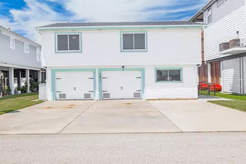 1021 Redfish St, Hitchcock, TX 77563