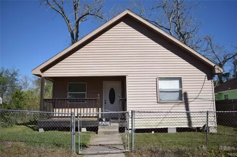 214 E Jack St, Baytown, TX 77520