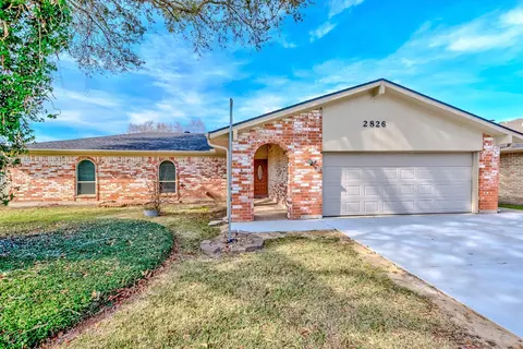 2826 Round Tower Ln, Port Neches, TX 77651