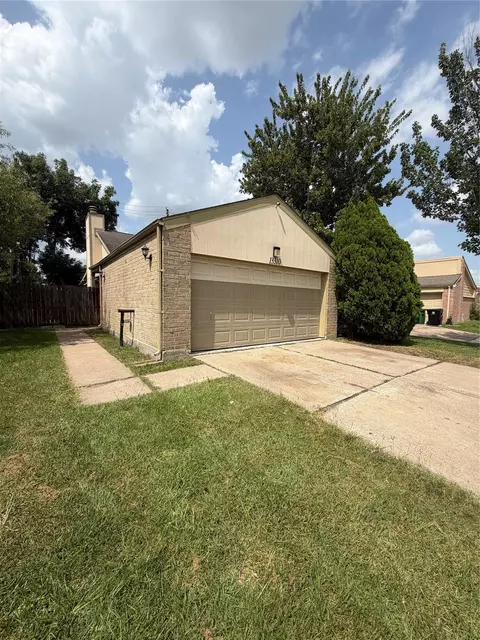 13310 Robinglen Dr, Houston, TX 77083
