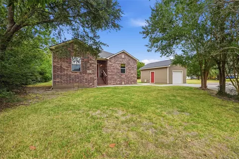 102 20th Ave N, Texas City, TX 77590