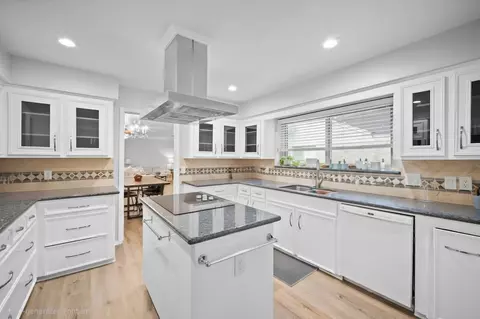 6114 Rollingbrook Dr, Houston, TX 77096