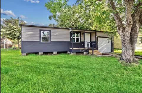 805 19th Ave N, Texas City, TX 77590