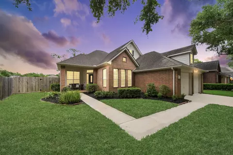 2818 Five Oaks Dr, Missouri City, TX 77459