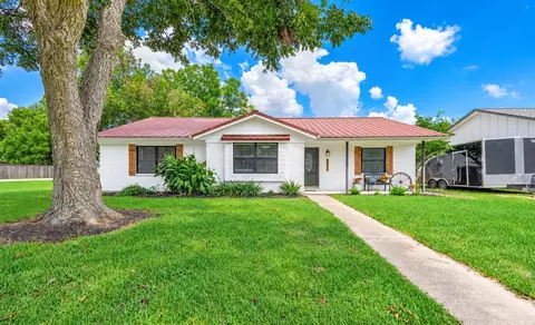 1403 Avenue F, Danbury, TX 77534