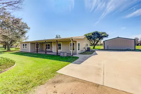 6910 S Mallard Dr, Fulshear, TX 77441
