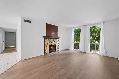 4649 Wild Indigo St #337, Houston, TX 77027