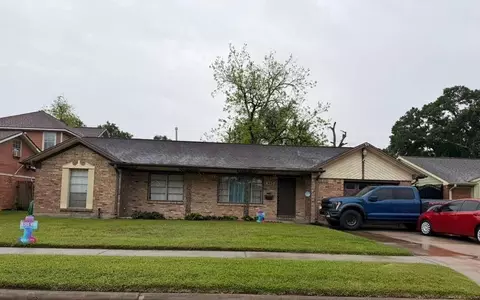807 Hidden Valley Dr, Houston, TX 77088