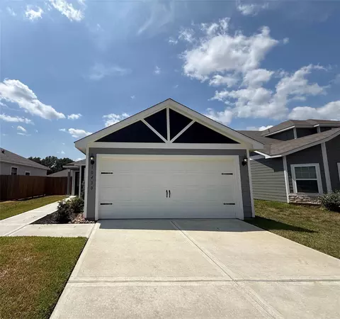 10430 Red Cardinal Drive Dr, Cleveland, TX 77328