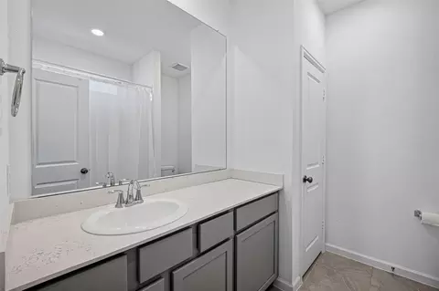 Bath - 29014 Red Loop Dr, New Caney, TX 77357 photo 5 of 6