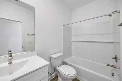 Bath - 318 Ruby Ford Dr, Cove, TX 77523 photo 2 of 2