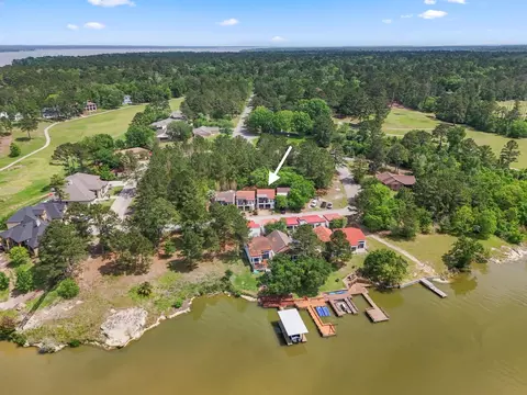 22547 Bayview Cir, Huntsville, TX 77320