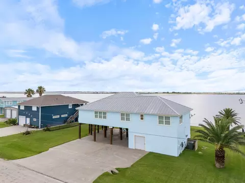 1730 W Bayshore Dr, Palacios, TX 77465