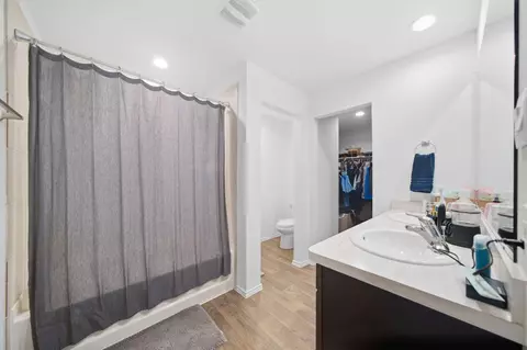 Bath - 2423 Dancing Pine Dr, Spring, TX 77373 photo 1 of 2