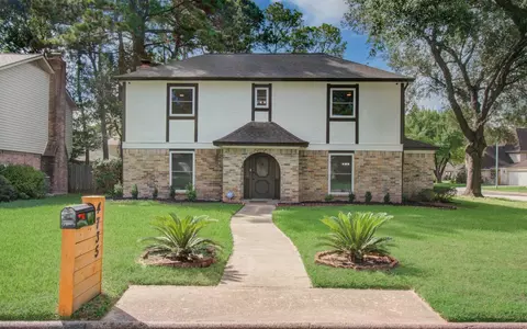 4735 Theall Rd, Houston, TX 77066