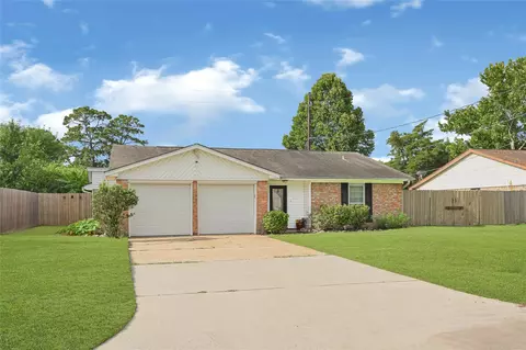 10010 Lost Pine Dr, Baytown, TX 77521