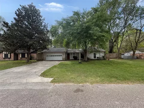 341 Maple Ln, Conroe, TX 77304