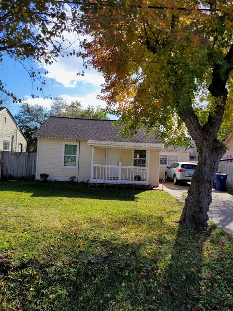 2415 4th Ave N, Texas City, TX 77590