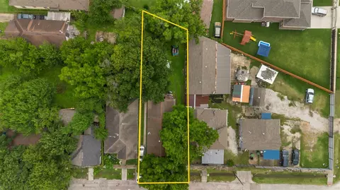 1612 Common St, Houston, TX 77009