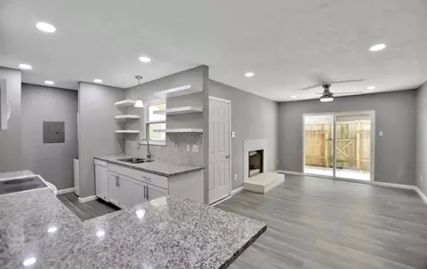 7600 Emmett F Lowry Expy #313, Texas City, TX 77591