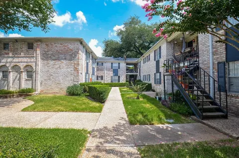 7900 Westheimer Rd #105, Houston, TX 77063