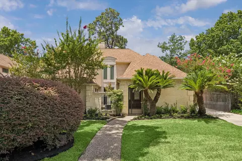 3902 Holder Forest Dr, Houston, TX 77088
