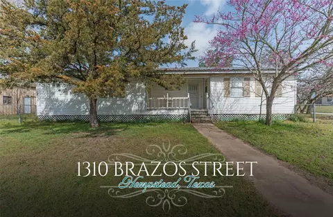 1310 Brazos St, Hempstead, TX 77445