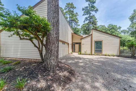 3131 Royal Crescent Dr, Houston, TX 77339