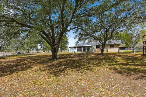 Exterior - 2802 Comanche St, Beeville, TX 78102 photo 5 of 6