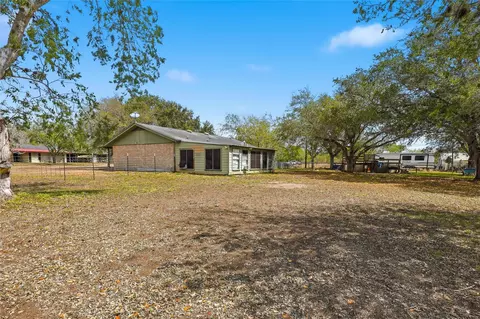Exterior - 2802 Comanche St, Beeville, TX 78102 photo 3 of 6