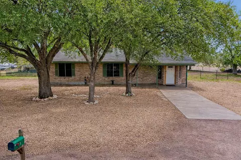 Exterior - 2802 Comanche St, Beeville, TX 78102 photo 2 of 6