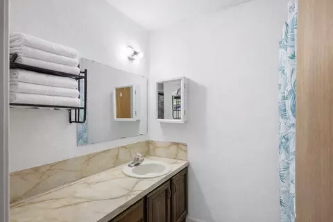Bath - 2802 Comanche St, Beeville, TX 78102 photo 1 of 4