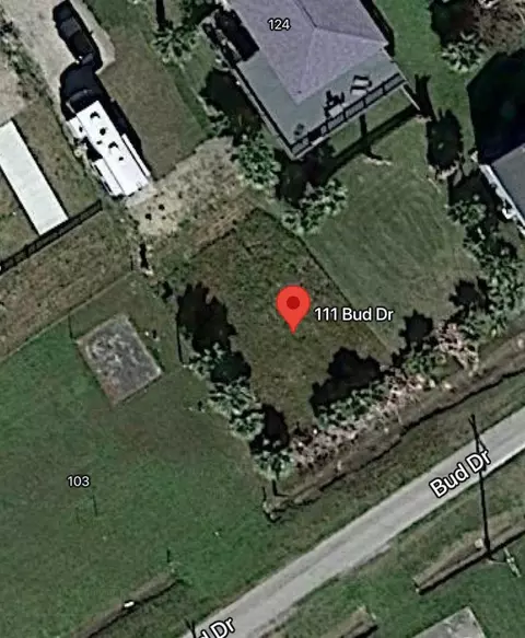 111 Bud Dr, Crystal Beach, TX 77650