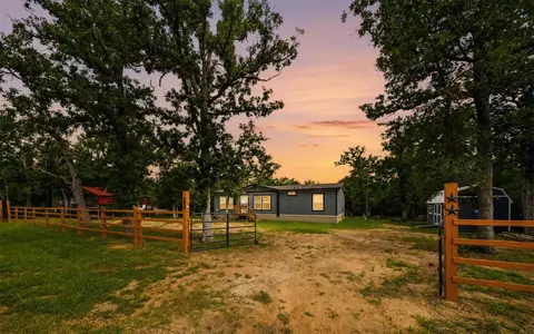 553 Redberry Rd, Somerville, TX 77879