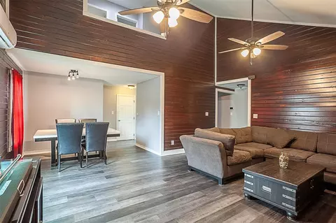 1704 Crockett St, Orange, TX 77630