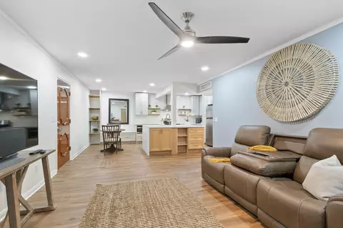 6663 Bayou Glen Rd, Houston, TX 77057