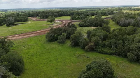 9 Hillwood Ln, Brenham, TX 77833