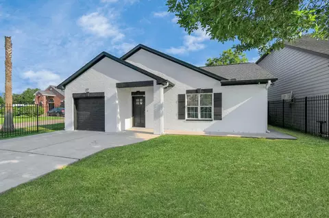 9006 Ledge St, Houston, TX 77075