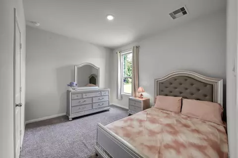 Bedroom - 6185 White Oak Leaf Loop, Conroe, TX 77303 photo 3 of 9