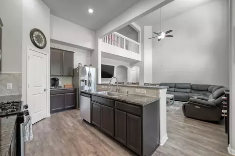 Kitchen - 6185 White Oak Leaf Loop, Conroe, TX 77303 photo 3 of 3