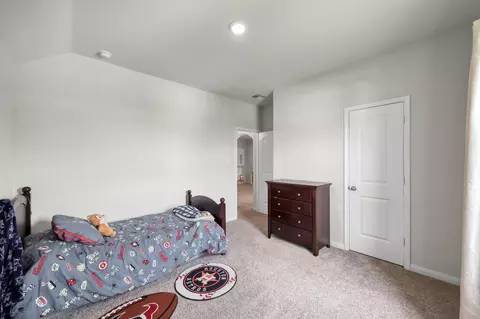 Bedroom - 6185 White Oak Leaf Loop, Conroe, TX 77303 photo 7 of 9