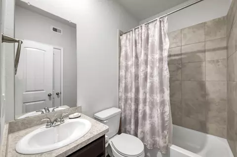 Bath - 6185 White Oak Leaf Loop, Conroe, TX 77303 photo 4 of 5
