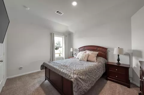 Bedroom - 6185 White Oak Leaf Loop, Conroe, TX 77303 photo 5 of 9