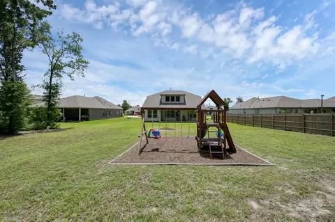 Exterior - 6185 White Oak Leaf Loop, Conroe, TX 77303 photo 6 of 9