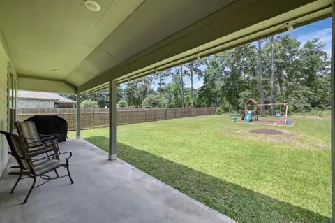 Exterior - 6185 White Oak Leaf Loop, Conroe, TX 77303 photo 4 of 9